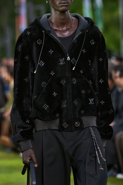 Look 18